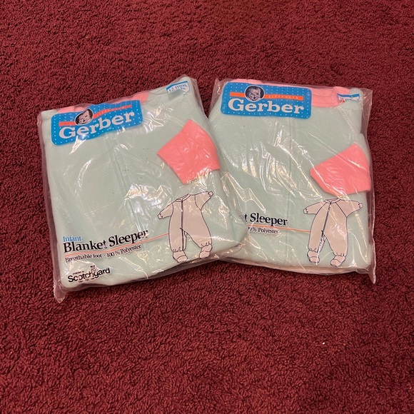 2 Blanket Sleepers for your baby size 12 months , has Scotchgard protection! - Picture 1 of 4